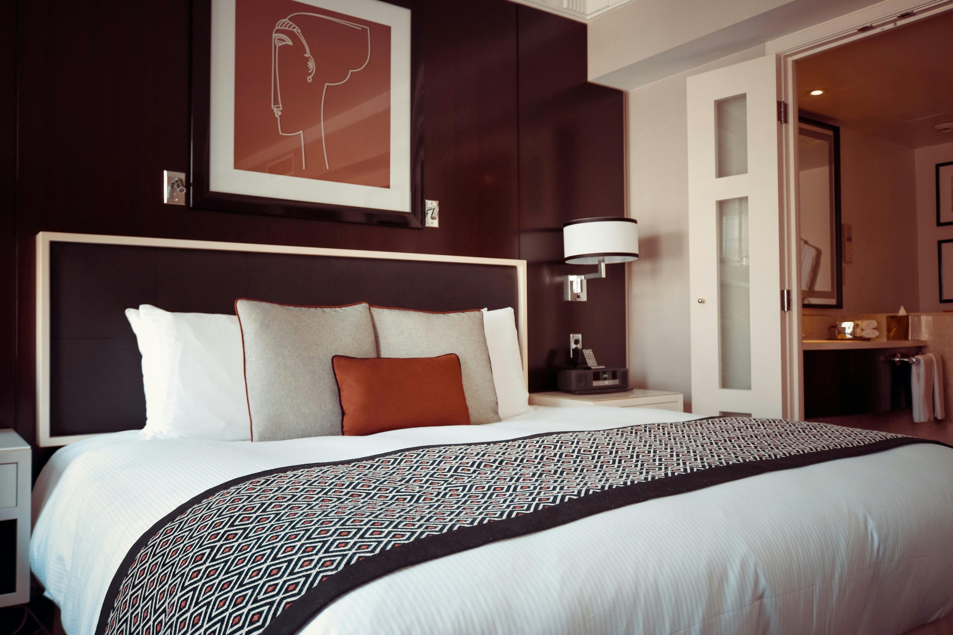 Headboards That Made-to-Order Trend Transforming Bedrooms in 2025