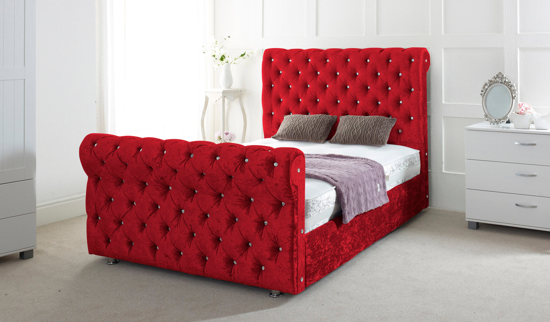 Oswald Chesterfield Upholstered Sleigh Bed
