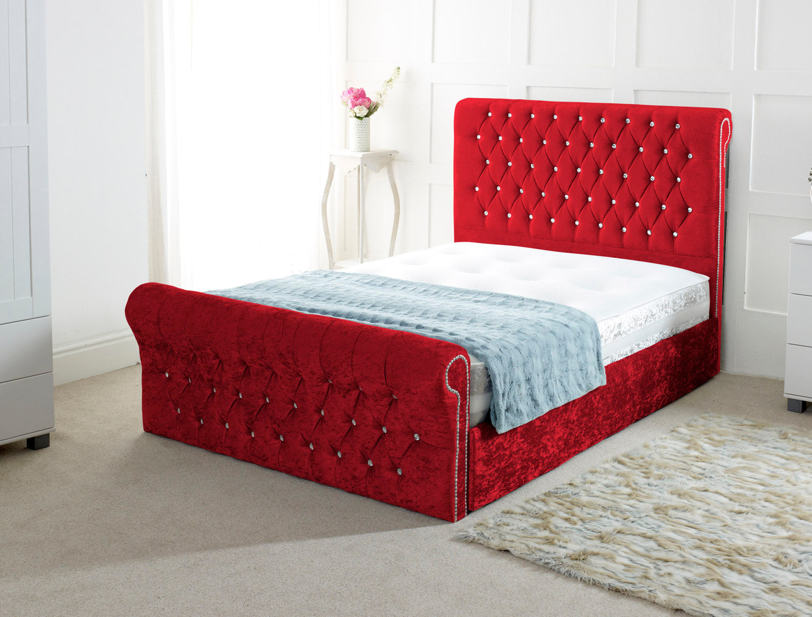 Robbin Chesterfield Upholstered Sleigh Bed